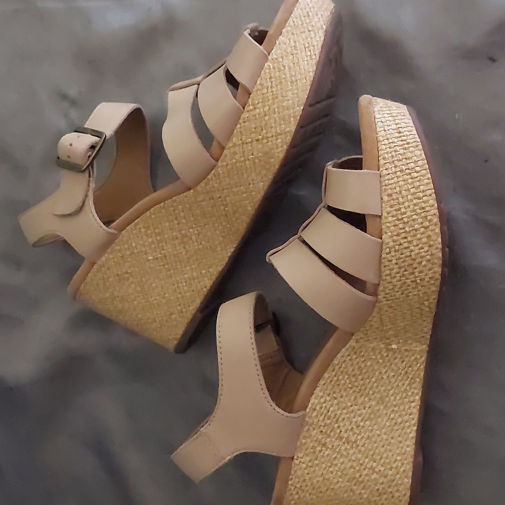 Clarks Women's Tan Sandals